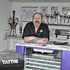 Friedhelm van Genabith, besser bekannt als Tattoo-Jimmy, ist Vorsitzender des Vereins Deutsche organisierte Tätowierer (DOT). Der ...