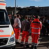 Ehrenamtliche Helfer vom Roten Kreuz und von den Johannitern teilen sich den Einsatz beim Narrensprung in Friedrichshafen.