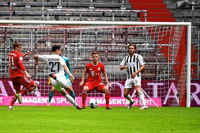 Die Partie in der Allianz-Arena fand am 33. Spieltag vor leeren Rängen statt.
