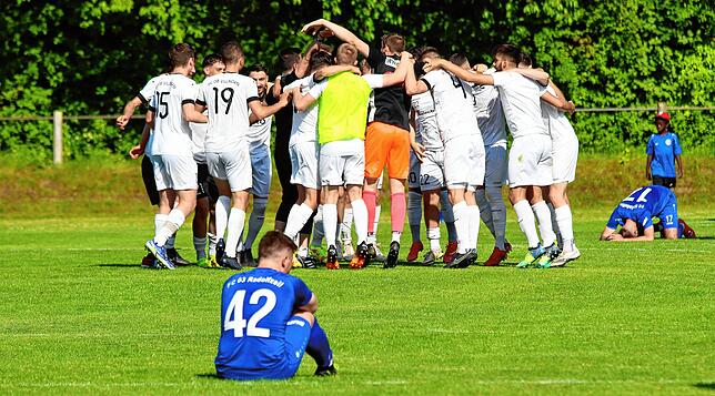 Bild 15: Enttäuschte Radolfzeller, jubelnde Villinger: Die besten Bilder vom Showdown in der Verbandsliga