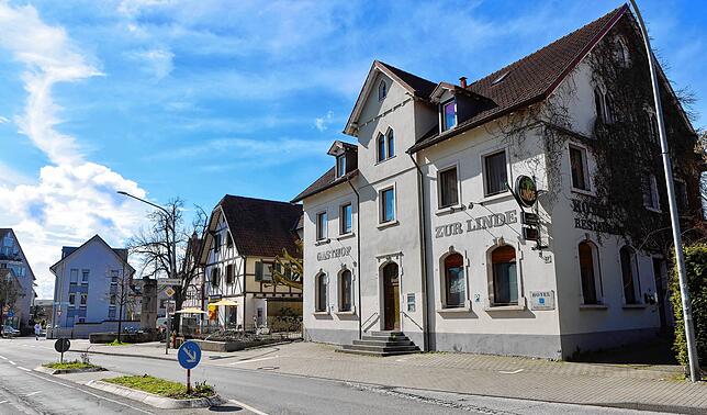 Der Gasthof Linde sollte schon längst Neubauten gewichen sein. Auch die Planungen für dieses Areal sind auf Kritik gestoßen.