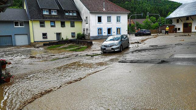 Bild 23: Heftige Unwetter und Hochwasser am Hochrhein und im Südschwarzwald (mit Videos) &ndash; Helfer vom Hochrhein im Krisengebiet im Einsatz