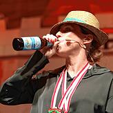 Katharina Müller laudiert Karl-Bernhard Ruppaner und bekennt sich zu dessen Hopfen-Kreationen.