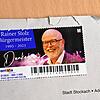 Die Stadtverwaltung Stockach hat eine Arriva-Sondermarke für 30 Jahre Bürgermeister Rainer Stolz gestalten lassen.
