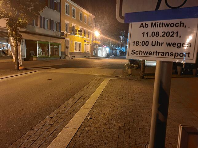 Bild 5: Mit Videos: Mit 300 Tonnen durch enge Straßen