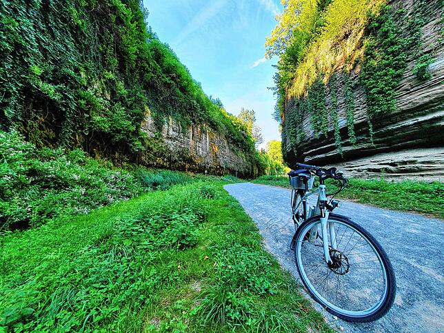 Geheimnisvolle canyonartige Stadtgräben.