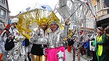 Der große Fasnet-Umzug in der Singener Innenstadt begeisterte mal wieder das närrische Volk. 69 Gruppen aus Singen und Umgebung gaben ...