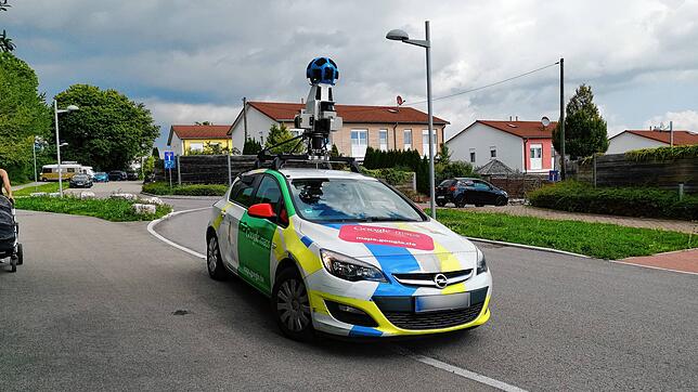 Am Mittwoch ist das Kamera-Auto im Wohngebiet an der Milanstraße unterwegs und sammelt Bilder und Daten für den Kartendienst Google-Maps.