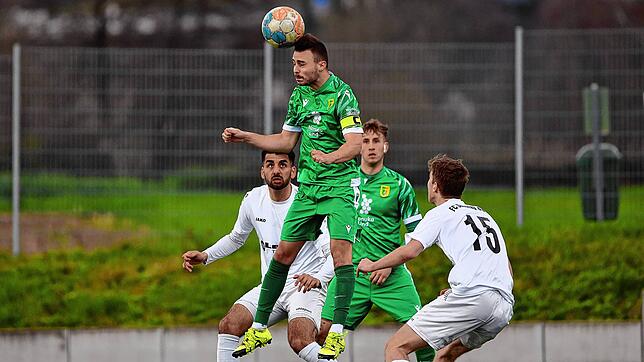 Obenauf: Kapitän Massimiliano Di Feo führte den SV Herten zum 4:1-Sieg gegen den FC Schönau und auf Platz drei der Tabelle.