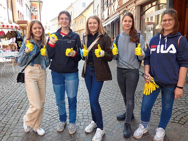Die Freundinnen (von links) Sinje Schütt, Noemi Grupp, Marie Brutsch, Mia Buchberger und Amelie Kreidler suchten im Gewerbegebiet ...