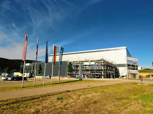 Mit dem neuen Logistik-und Verwaltungszentrum schafft Pajunk Platz für neue Produkte. 13 Millionen investiert die Firma derzeit in den ...