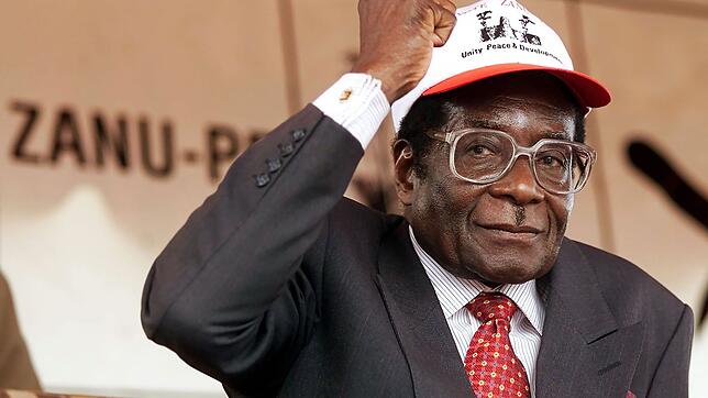 Der frühere Präsident Robert Mugabe, hier bei einer Parteiveranstaltung 2000. Bild: AFP