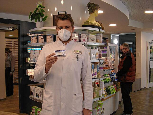 Apotheker Florian Meess von der Donaueschinger Hofapotheke kann nicht voraussagen ob die globalen Lieferketten den von ihm ...