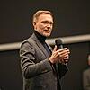 FDP-Chef Christian Lindner spricht im Konstanzer Cinestar vor dem vollbesetzten Kinosaal. Im Rahmen des Besuchs fand das Interview statt.