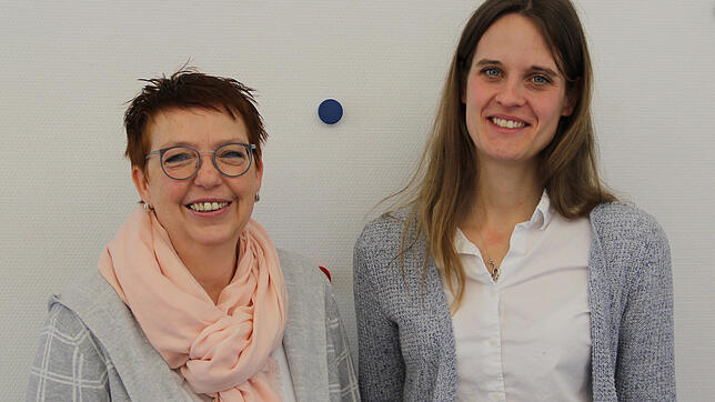 Die neue Schulsozialarbeiterin Andrée Breyton (rechts) mit ihrer Blumberger Kollegin Heike Schempp, Teamleiterin der ...