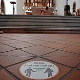 Klare Regel: Abstands- und Hygienevorschriften gelten auch im Gottesdienst.