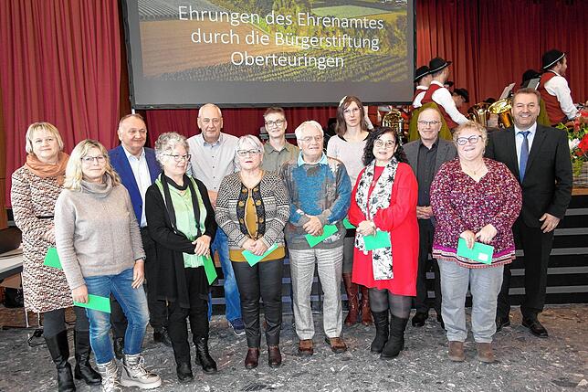Ehrung ehrenamtlich engagierter Oberteuringer beim Neujahrsempfang (von links): Sylvia Schwarzer Merkel, Anke Müller Thieme, Johannes ...