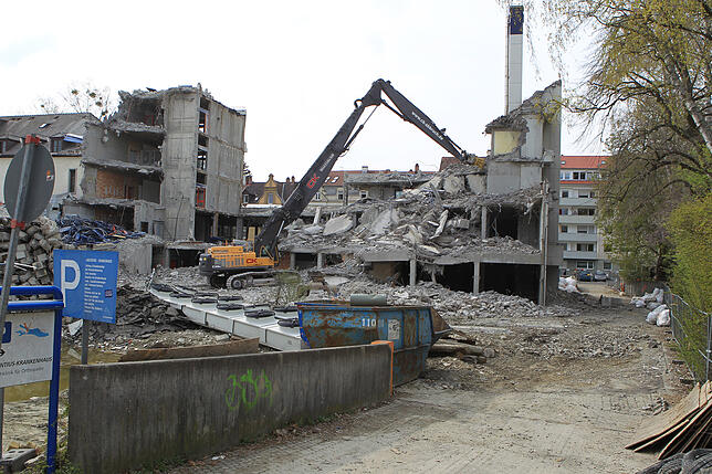Bild 13: Chronologie eines Abrisses: Wir haben den Rückbau des Vincentius-Krankenhauses in Bildern und Videos begleitet