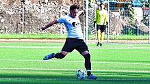 Saisonpremiere: Bastian Eschbach &ndash; hier beim Spiel in Zell &ndash; setzte mit seinem ersten Treffer in dieser Spielzeit den ...