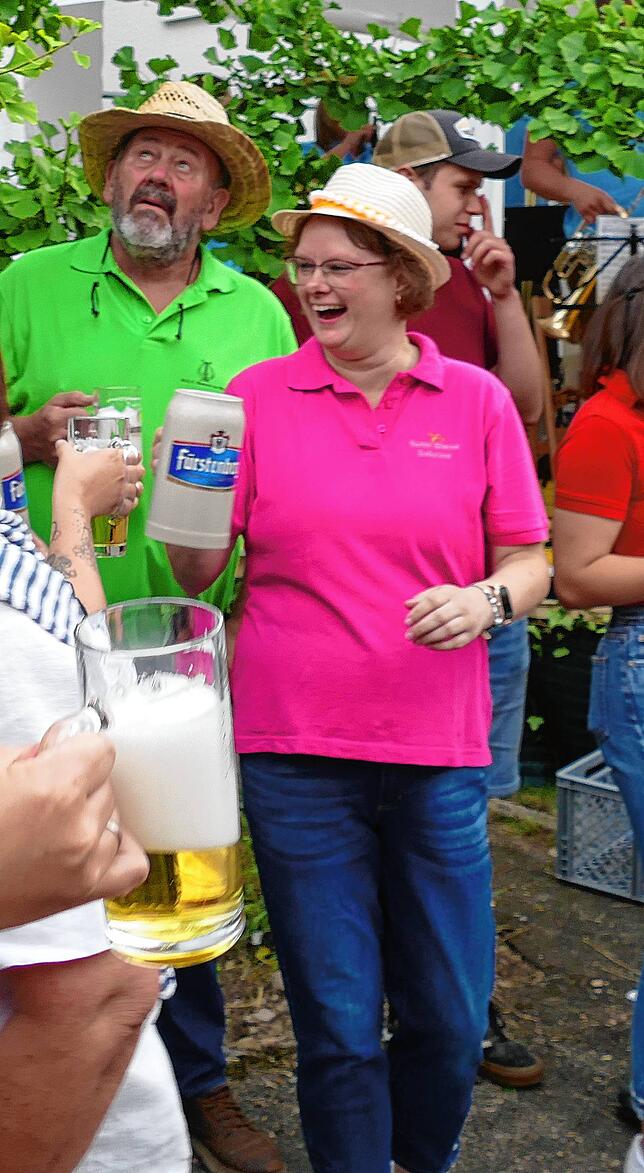 Bild 8: Dieses Straßenfest lockt die Menschen in Scharen an