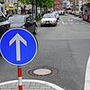 (Archivbild) Blick von der Verkehrsinsel auf der Bodanstraße: In diesem Bereich wird eine Frau schwer verletzt, als sie am Dienstag, 26. ...
