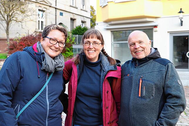 Petra Bolli, Andrea Lemke und Karl-Friedrich Wentzel sind vom „Donaurauschen“ begeistert (von links nach rechts).