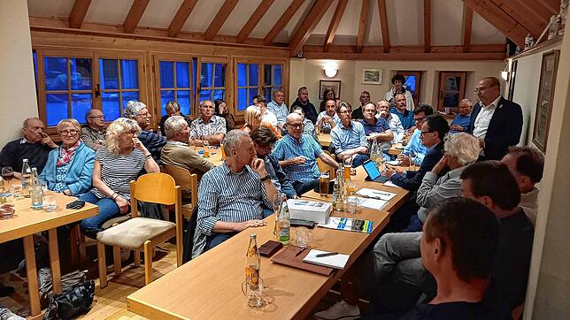 Volles Haus: Ins Obertor strömten am Donnerstagabend zum ersten Kommunalwahlpodium in der Stadt zahlreiche Besucher. In der regen ...