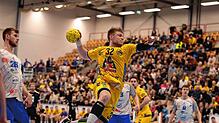 Die HSG Konstanz (am Ball Jonas Hadlich) wartet weiter auf den ersten Saisonsieg. Gegen den Dessau-Rosslauer HV setzte es eine ...