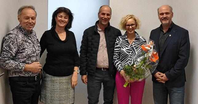 Bei der Übergabe der neuen Praxisräume im denkmalgeschützten alten Albbrucker Postamt (von links): die Eigentümer Egbert und Liane ...