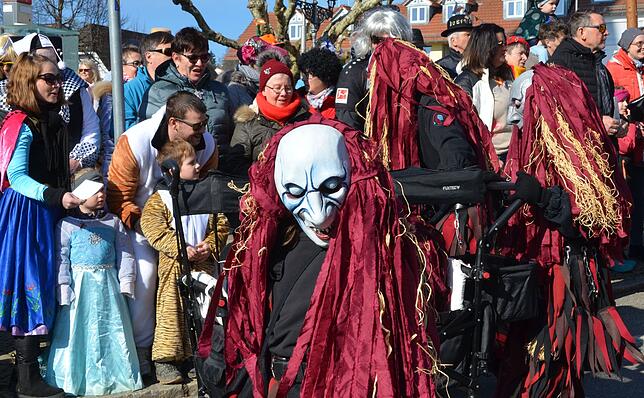 Bild 31: Bunte Fasnachtsfreude beim Narrensprung 2025