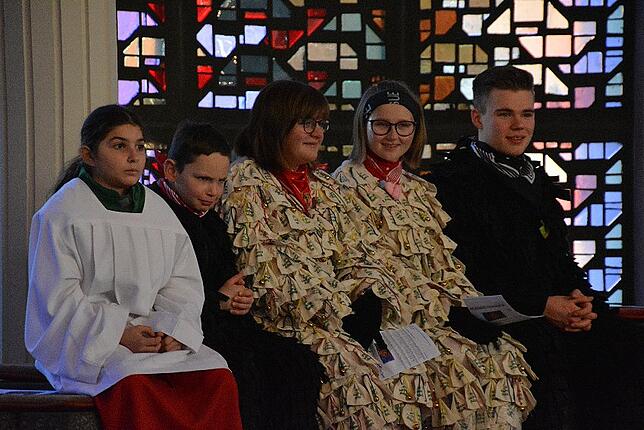 Bild 3: Bilder vom Narrentreffen der Urviecher-Zunft: Narrenmesse und Zunftmeisterempfang