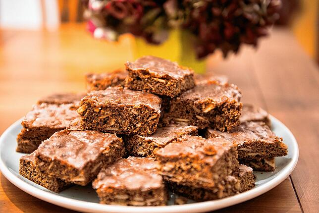 Die Lebkuchenstückchen duften nach Nelken und Zimt und verbreiten Vorfreude auf die Weihnachtszeit.