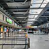 Der Abflug-Terminal ist derzeit meistens leer. Die Luftfahrtkrise durch die Corona-Pandemie hat dem Flughafen Friedrichshafen zusätzlich ...