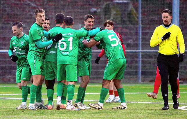 Bild 4: Der TSV Aach-Linz gewinnt sein letztes Spiel des Jahres mit 3:1. Wir haben die besten Bilder!