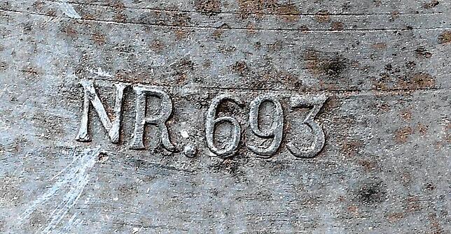 Die Nummer könnte auf den ursprünglichen Standort der Glocke verweisen.