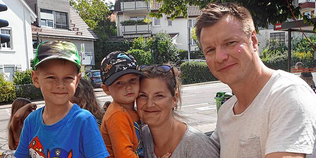 Familie Markus und Lucia Fürnrohr mit den Kindern Nico und Luca lässt sich das Essen schmecken. Insbesondere der Jägerbraten mit Spätzle ...