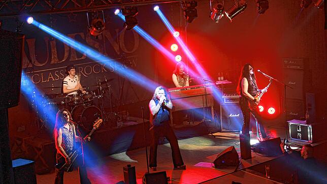 Die Band Audesno bei ihrem Auftritt in der Rocknacht in Orsingen. Sie wird als eine von zwei Rockbands beim Auftakt des Milchwerk Musik ...