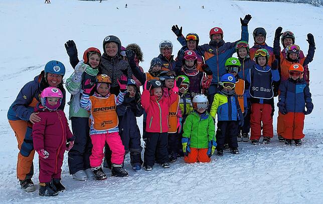 Am Thurner ist die Wintersportwelt im Januar 2023 noch in Ordnung. Skischüler des SC Baar haben ihren Kurs beendet.