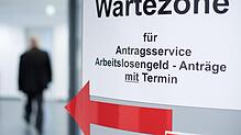 Für den Anspruch auf ALG 1 muss man sich unter anderem bei der Agentur für Arbeit arbeitslos melden.