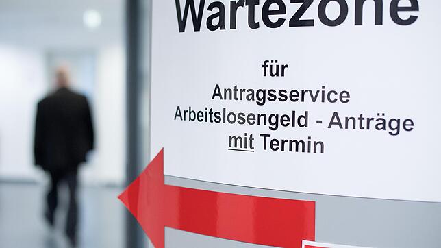 Für den Anspruch auf ALG 1 muss man sich unter anderem bei der Agentur für Arbeit arbeitslos melden.