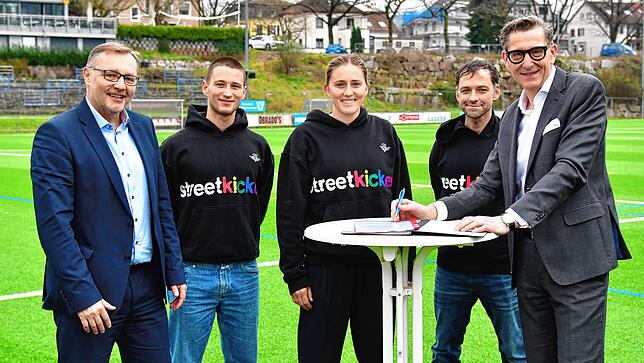 Sponsoring: Mit einer auf drei Jahre angelegten Unterstützung fördert die Sparkasse Lörrach-Rheinfelden mit dem Vorstandsvorsitzenden ...