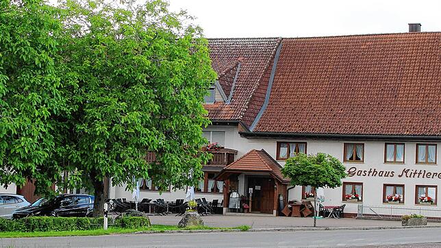 Das Gasthaus Mittlere Alp wurde im Jahr 1766 von Hans Michael Bölle als Lehenshof des Klosters St. Blasien erbaut. Der damalige Abt ...