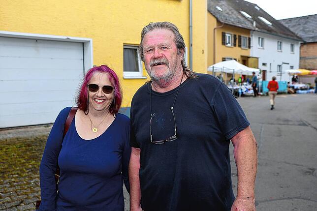 Bild 8: Frühschoppen und Flohmarkt locken die Besucher – so endet das Dingelsdorfer Herbstfest 2024