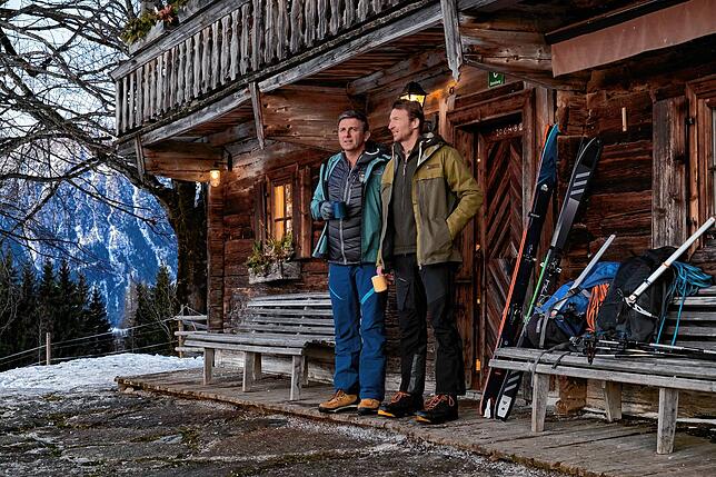 Naturburschen: Martin Gruber und sein Bruder Hans (Heiko Ruprecht, r.) starten zu einer Bergtour.