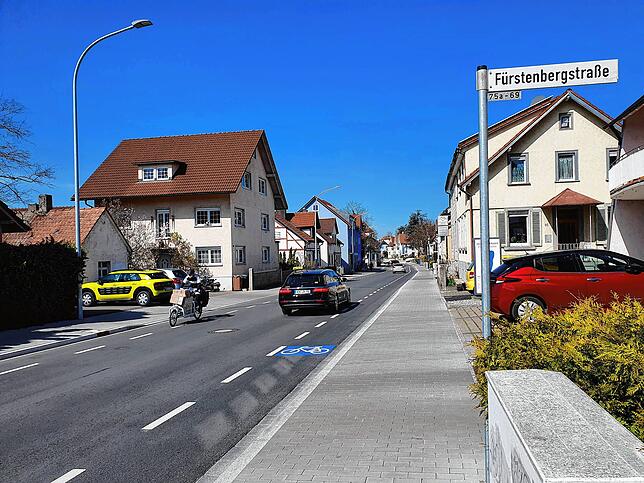 Bild 2: Freie Fahrt auf der Fürstenbergstraße, die Bauarbeiten sind vorbei: So sieht der frisch erneuerte Straßenabschnitt aus