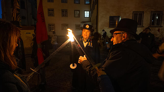 Bild 18: In Überlingen beerdigen Narren die fünfte Jahreszeit mit einem grandiosen Höhepunkt!