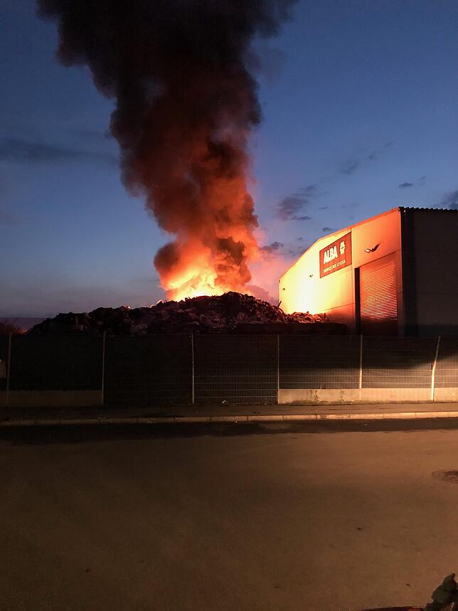 Noch bevor die Feuerwehr am Einsatzort eintrifft, macht Top-Ten-Betriebsleiter Tom Kugler dieses Foto.