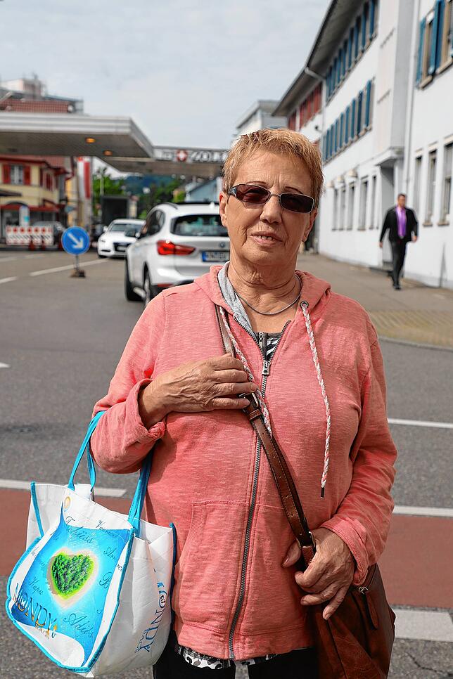 Filomena Capelli auf Kreuzlingen ist 79 Jahre und war am Montagmorgen eine der ersten, die nach Konstanz einpendelten. Wichtiger als die ...
