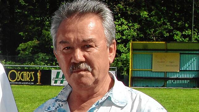 Rainer Huber (Mitte, hier ein Archivbild von 2018) führt den ESV Waldshut kommissarisch weiter.