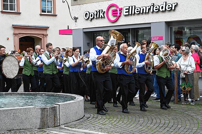 Bild 3: So schön ist das bunte Treiben am Chilbi-Festumzug (Teil 1)